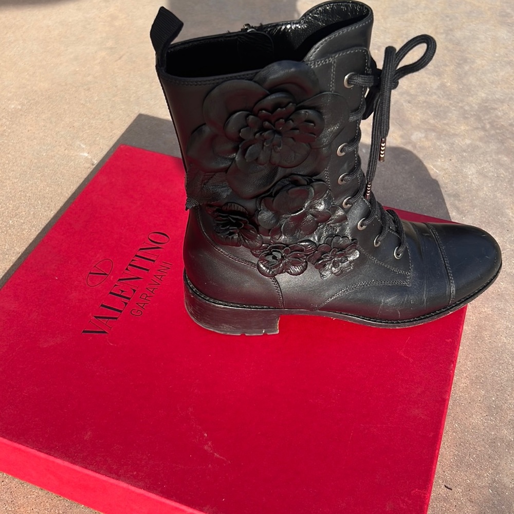 VALENTINO FLOWER COMBAT MOTO BOOTS BLACK 8